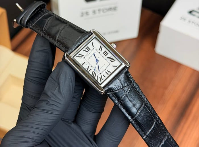 Cartier Tank Old Money Look with leather strap