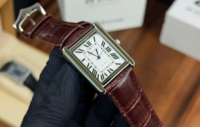 Cartier Tank Old Money Look with leather strap